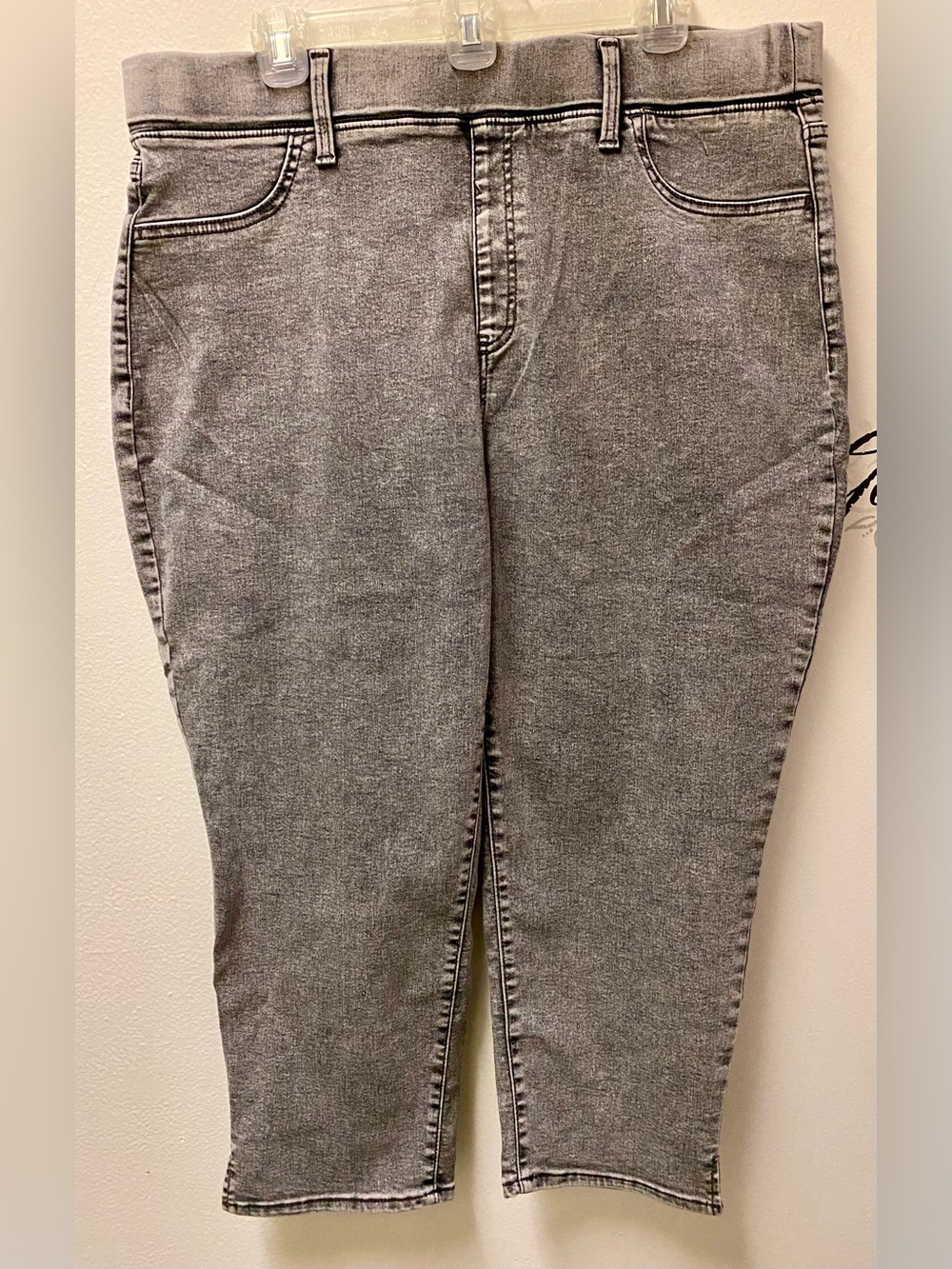 3/$30 NWOT Terra & Sky Gray Wash Cropped/Capri Length Jeggings